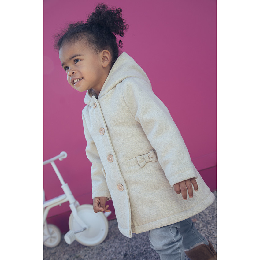 Jeans met een used effect en achterzakken in kattenvorm voor meisjes. 