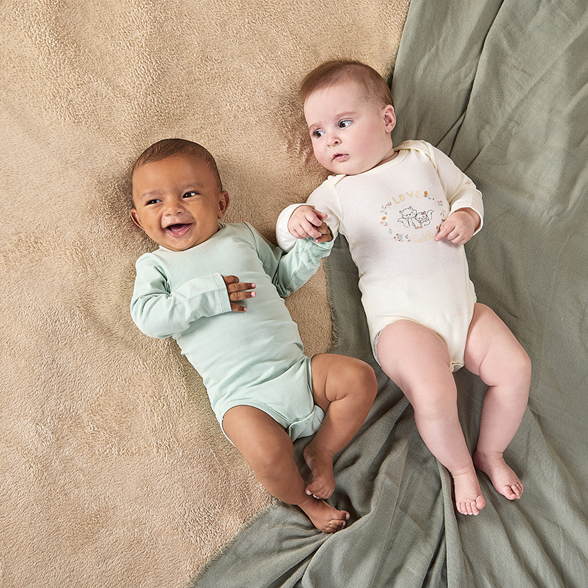 Lot de 7 bodies fantaisie en maille côte pour bébé fille  