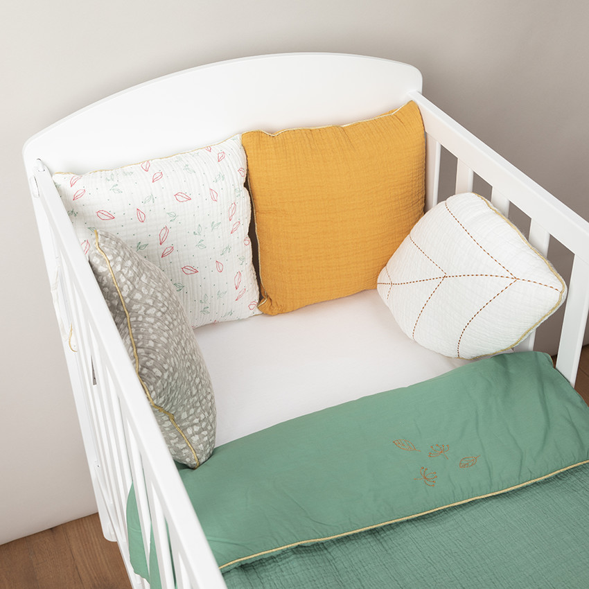 Coussin étoile décoratif ou modulable en tour de lit ou de parc à nouettes 