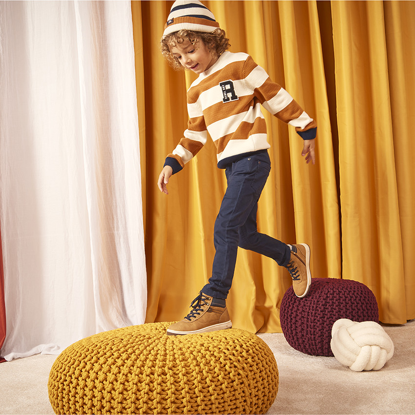 Bonnet en tricot à rayures pour garçon 