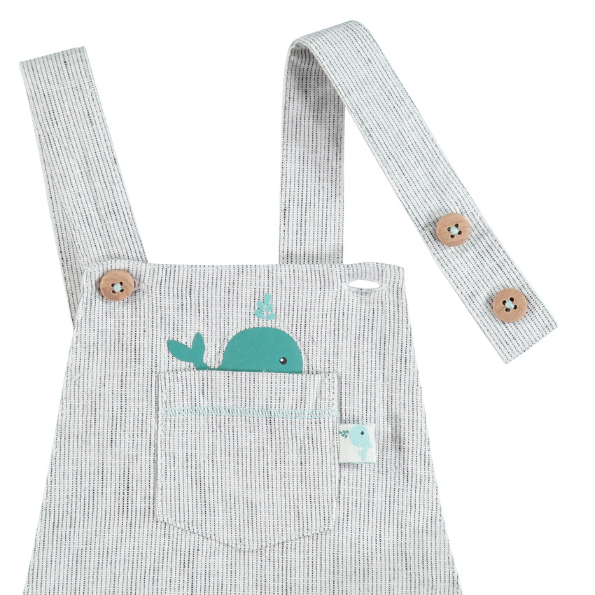 Ensemble avec salopette courte et chemise 