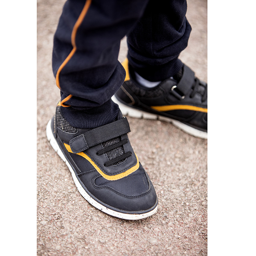 Baskets basses noires pour enfant garçon à lacets et scratch 