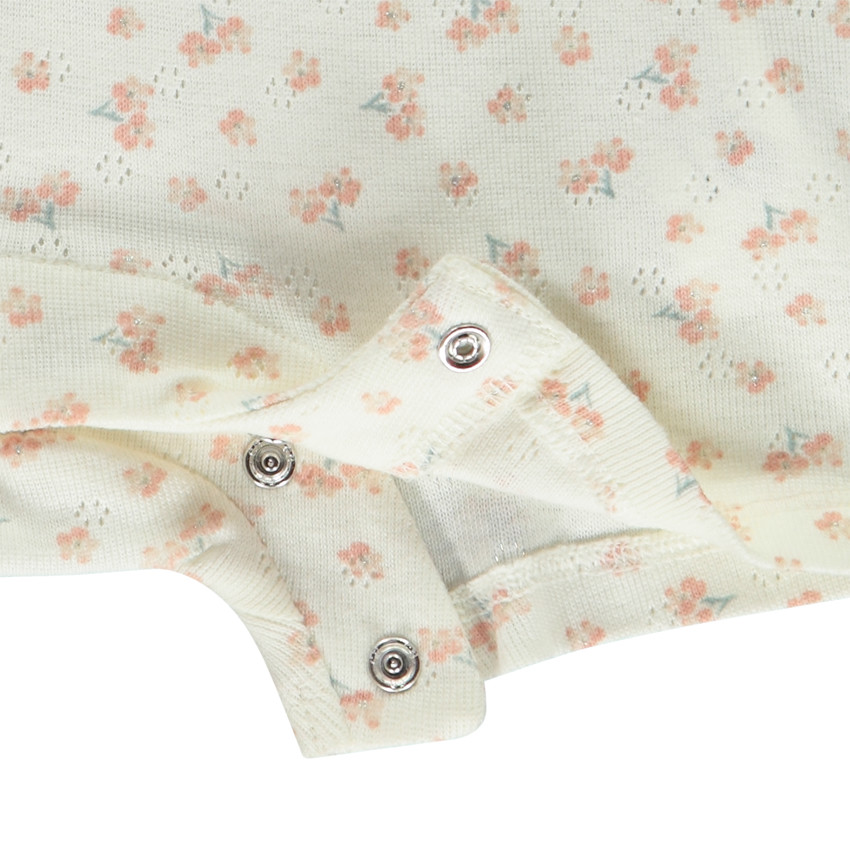 Combinaison courtes en maille côte et motif jacquard pour bébé fille 