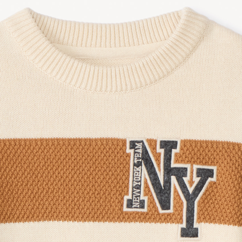 Gebreide fantasietrui met brede strepen en patch voor jongens 