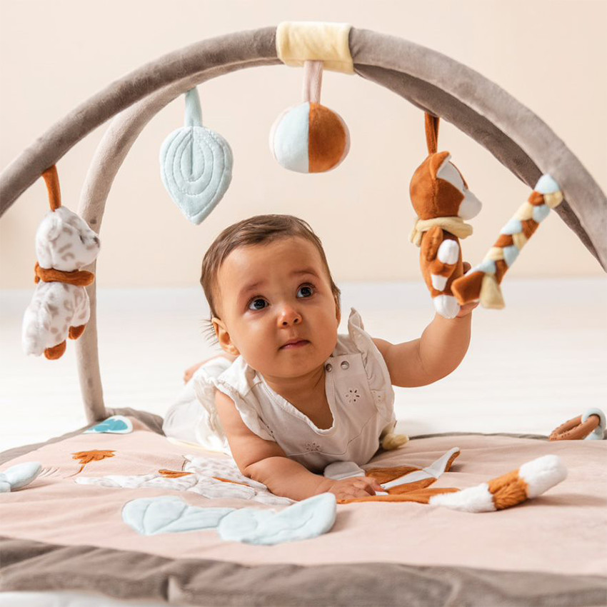 Speeltapijt met speelboog Boris en Jungo 