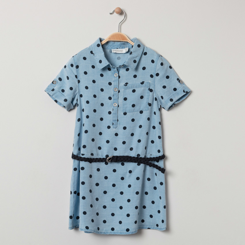 Robe chemise manches courtes à pois all-over et ceinture tressée 