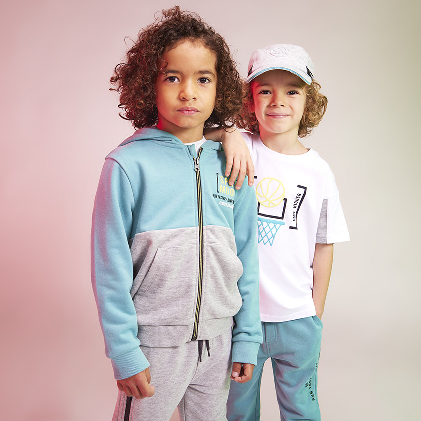 T-shirt van jersey met korte mouwen en basketbalring-print voor jongens 