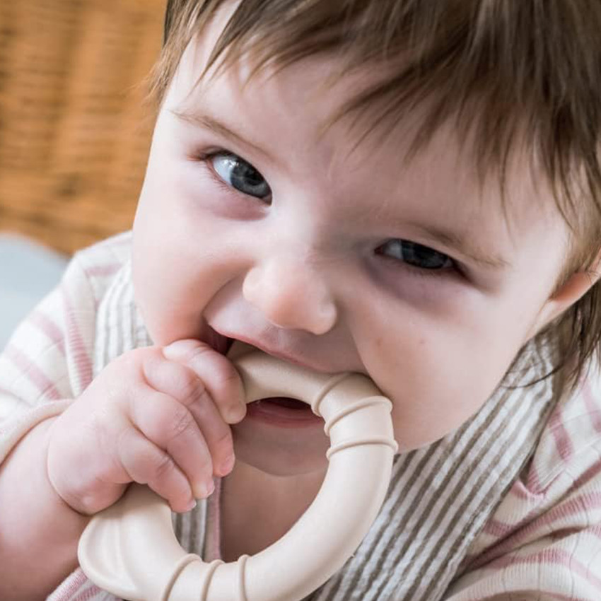 Anneaux de dentition 2 pièces Tiny Bio – Corail/Beige 