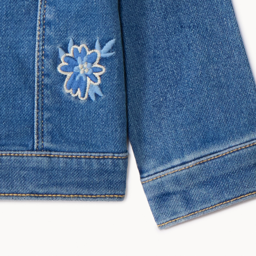 Vest met jeanslook en geborduurde bloemen op de rug voor babymeisje 