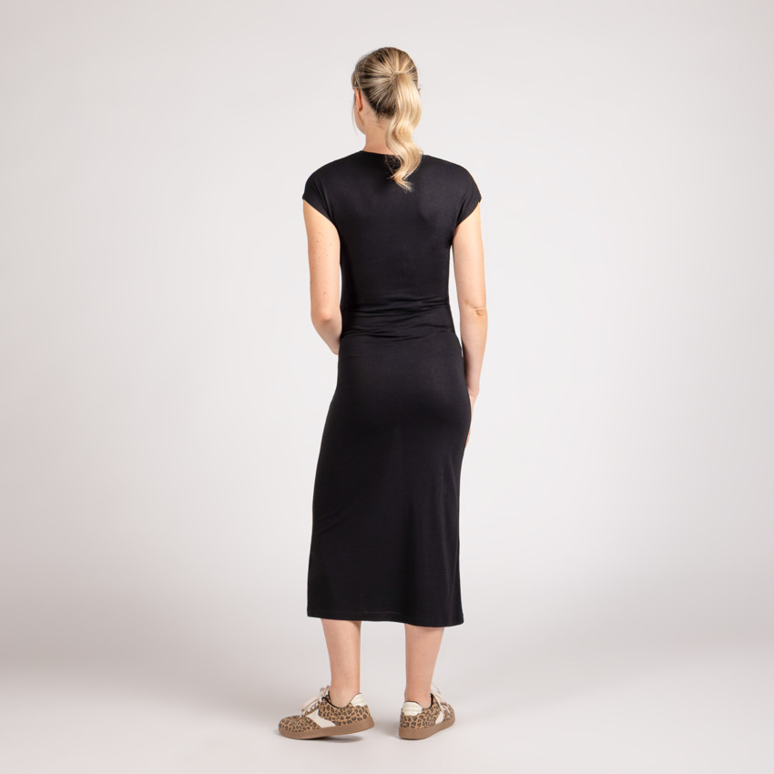 Mouwloze aansluitende zwangerschapsjurk in zwart 