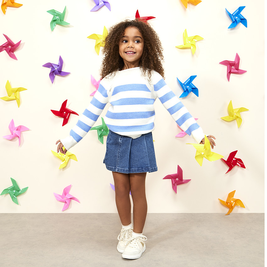 Pull en tricot rayé avec emmanchures ajourées pour fille 