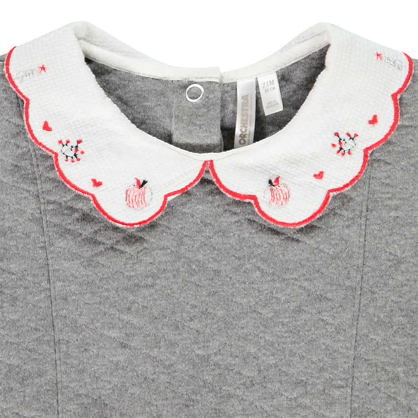 Kort kruippakje met claudinekraag en strik voor babymeisjes 