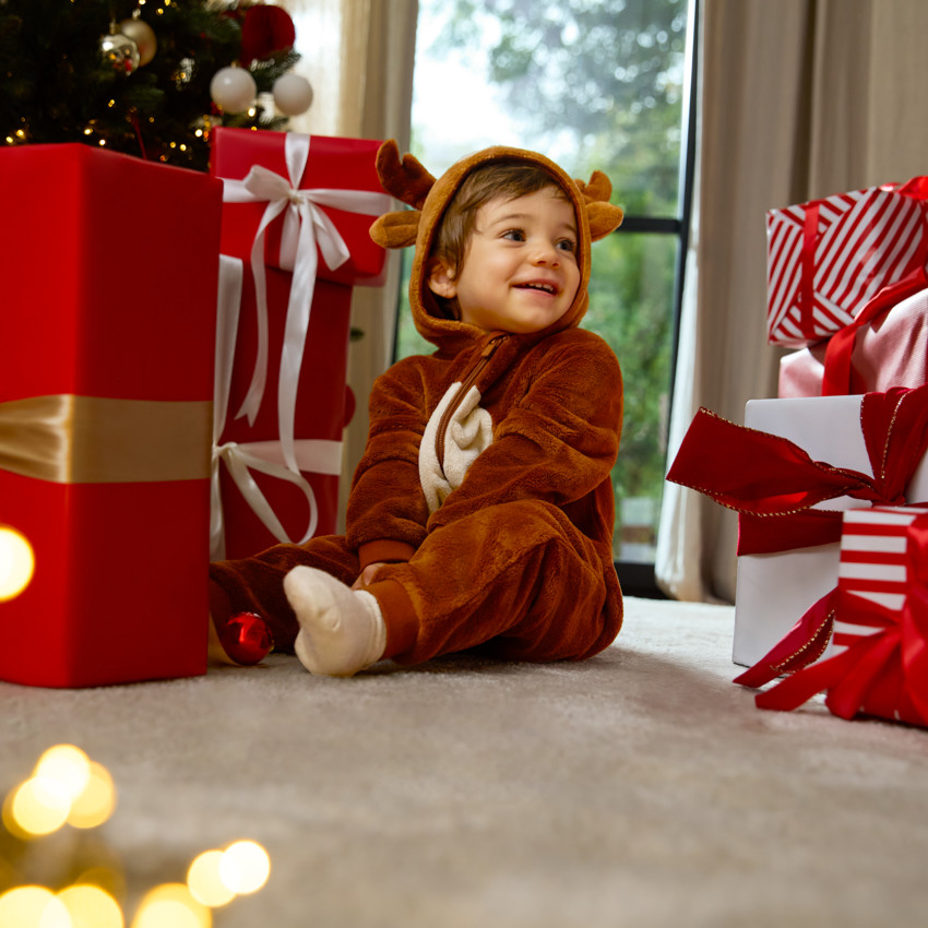 Pyjama topper in sherpa met speelse kerstrendierkap voor babyjongens 