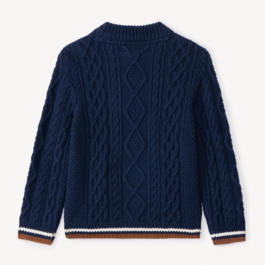 Pull en tricot uni effet torsadé avec liseré coloré pour garçon  