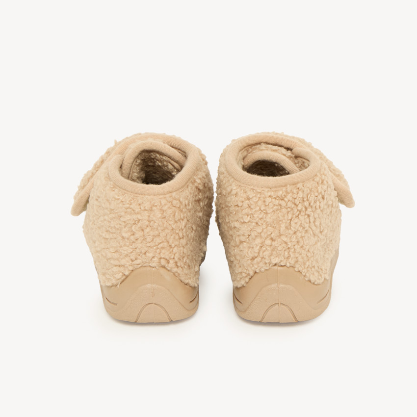 Chaussons bottillons bébé en bouclette à fermeture velcro 