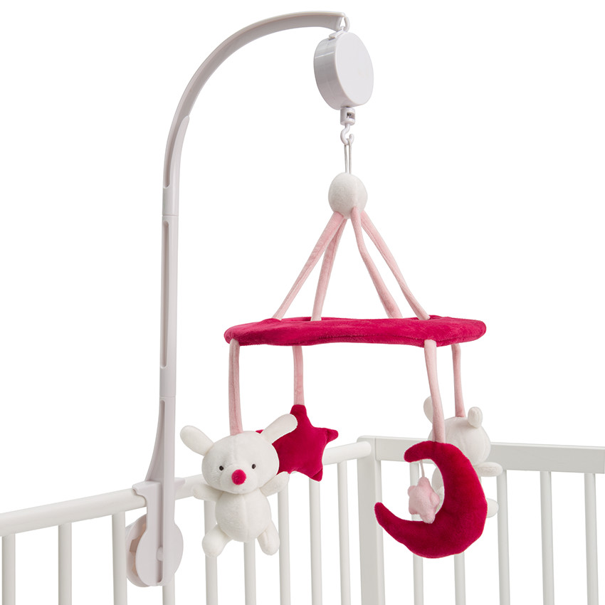 Mobiel met decoratieve accessoires van velours 