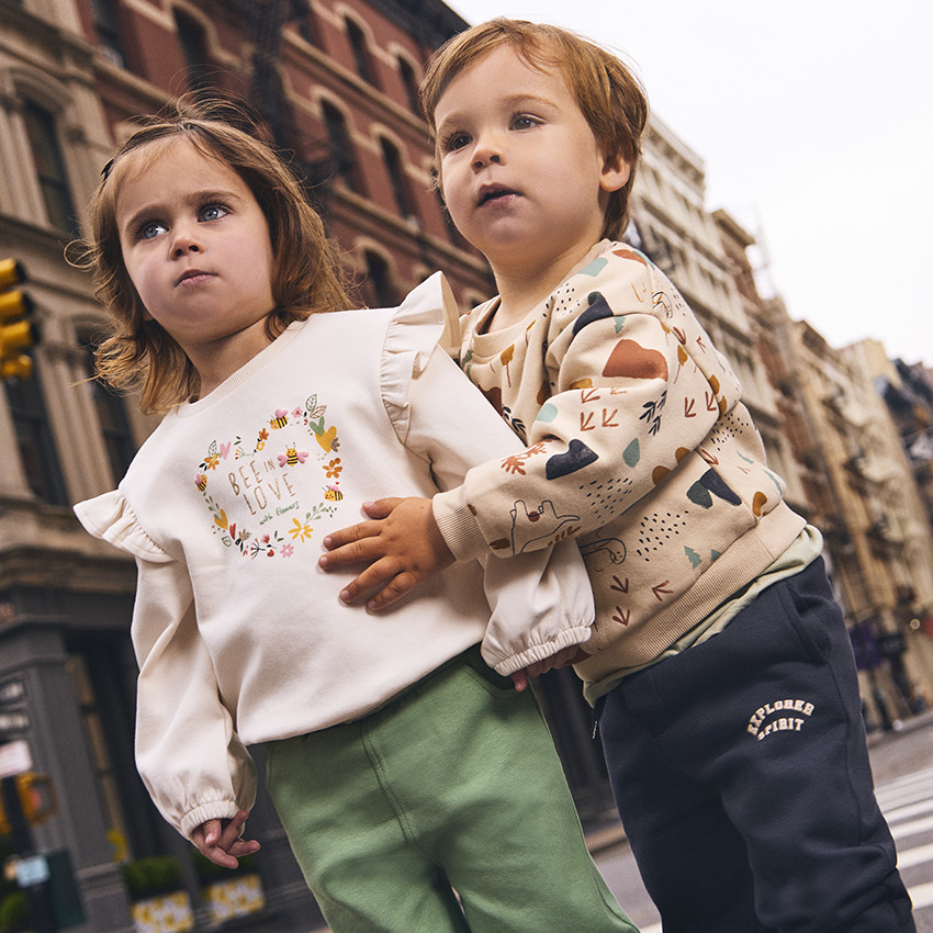 Joggingensemble met geborduurd sweatshirt voor baby meisje 