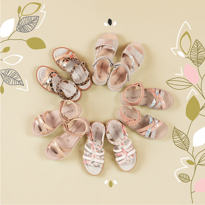 Nu-pieds à brides argentées et noeud  