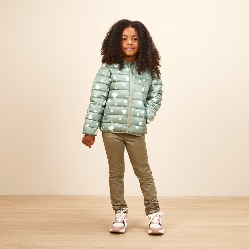 Doudoune légère à capuche imprimé cœurs pour fille 