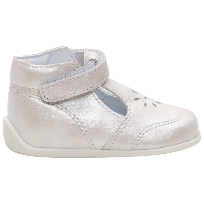 Salomés en cuir irisé et motif perforé 