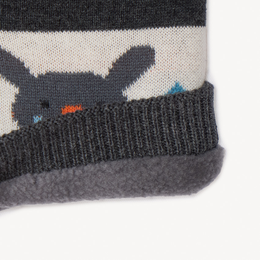 Set met ludieke bonnet en jacquard snood voor jongen. 