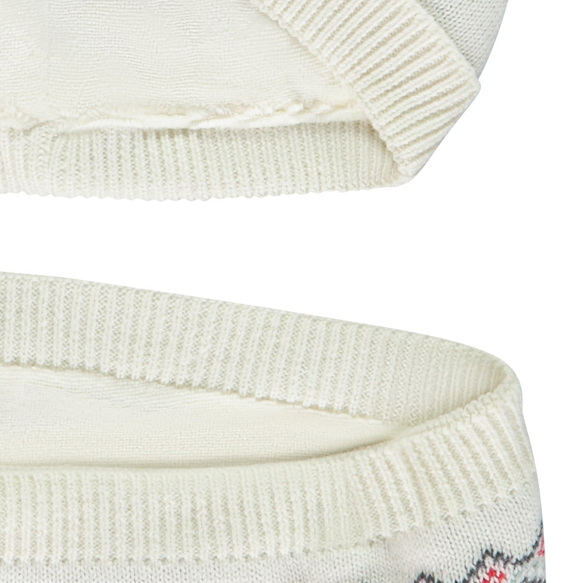 Muts en snood gebreid voor kerst voor baby