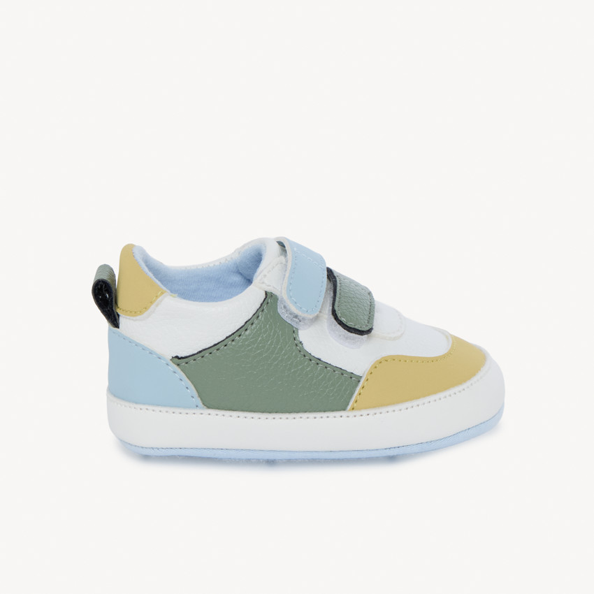 Schoenen met contrasterende inzetstukken voor babyjongen 