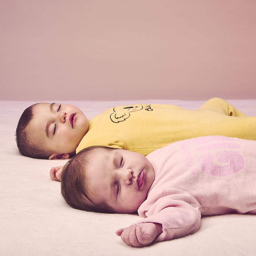 Dors-bien en velours print "Mummy's girl" pour bébé fille 