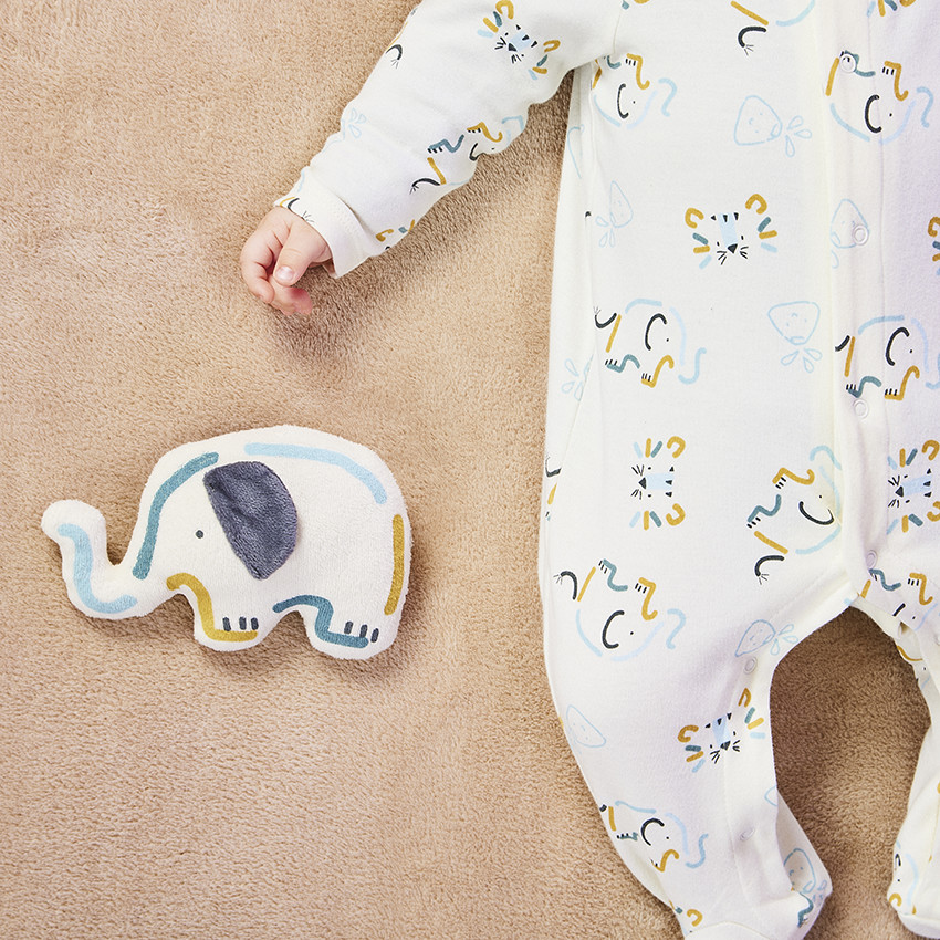 Pluche rammelaar olifant van fluweel voor babyjongen 