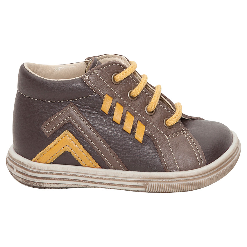 Bruine lederen laarsjes met contrasterende veters 