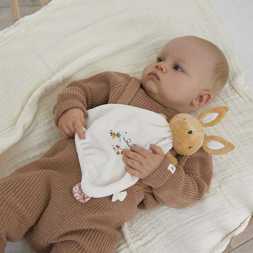 Koffer met bola en konijnenslaappakje Kaloo 