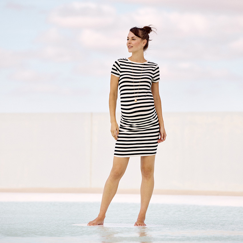 Robe de grossesse manches courtes moulante rayée 