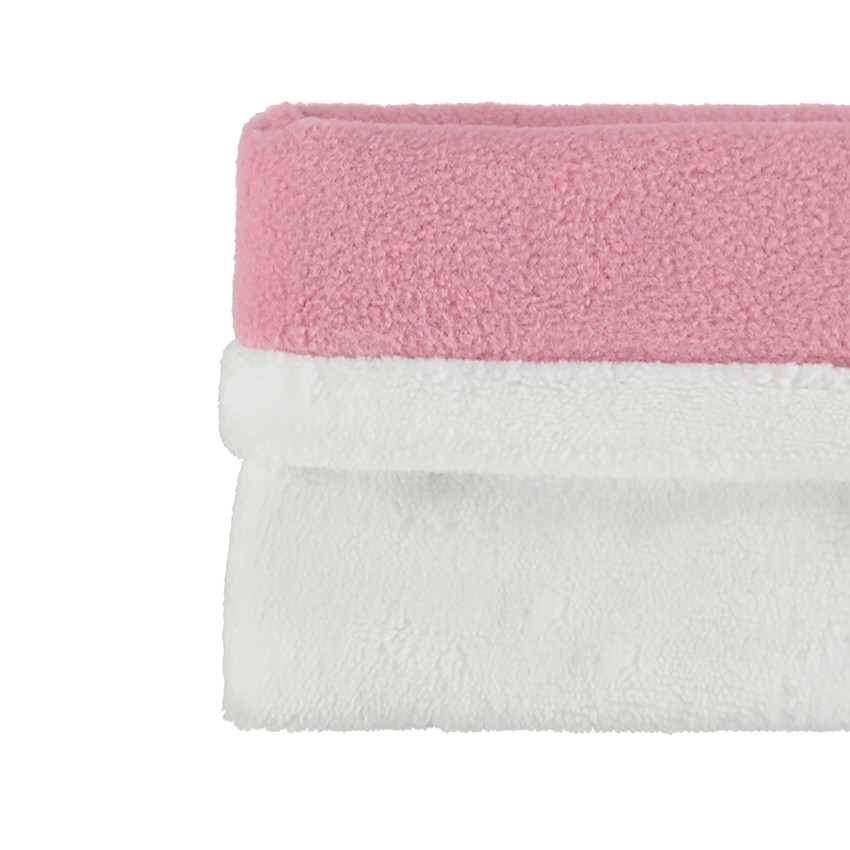 Ensemble met muts met reliëfkonijnenoren en sjaal van sherpastof 