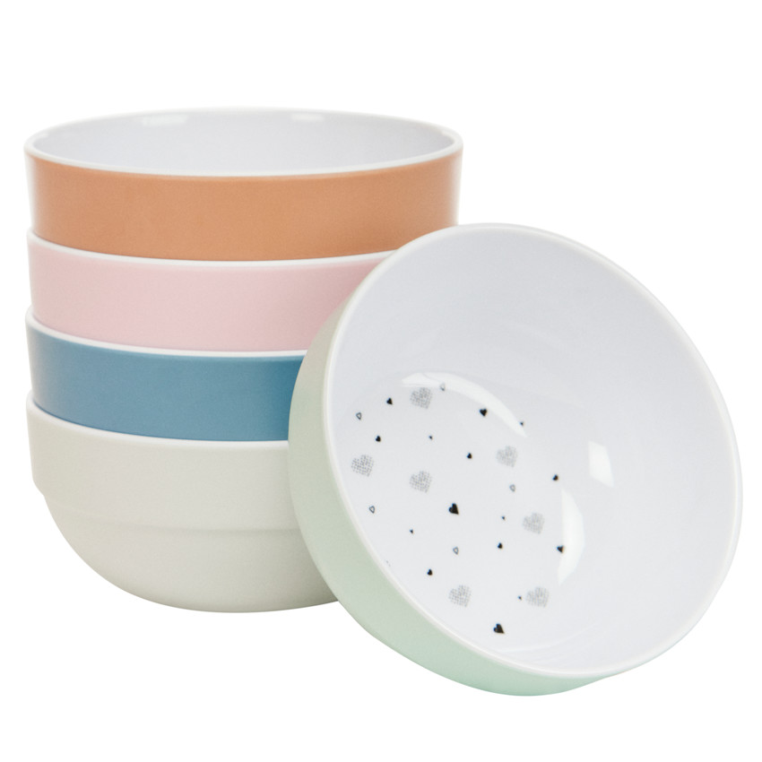 Komkommergekleurd melamine kom met hartjesprint. 