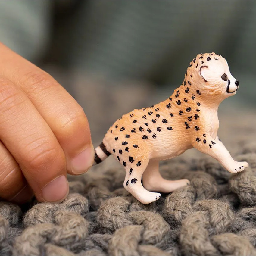 Figurine bébé guépard 