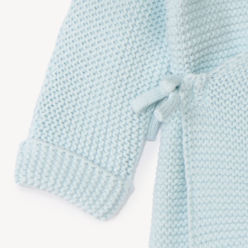 Effen tricot babybustier in mousse ste stitch. 