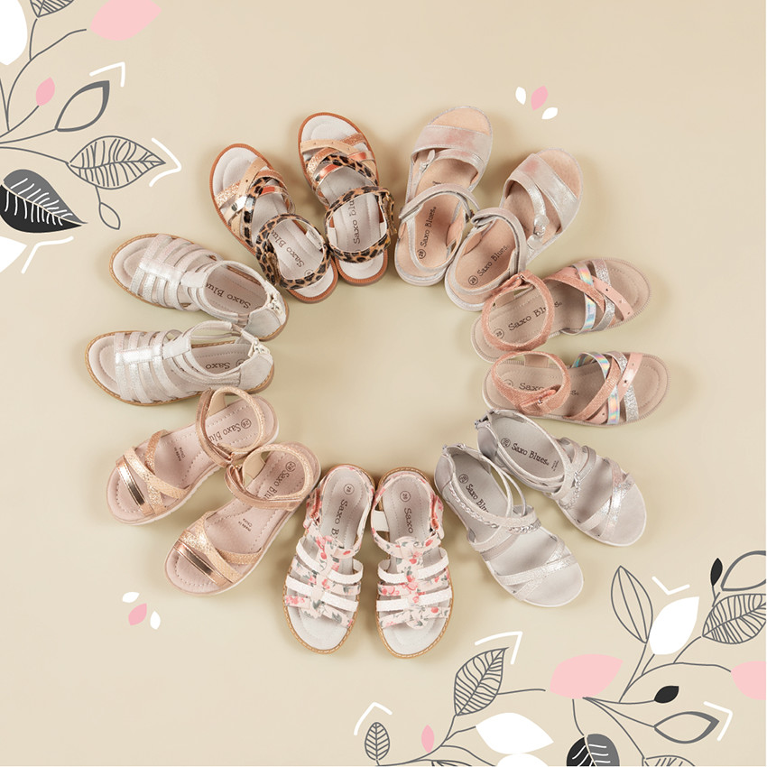 Nu-pieds à brides argentées et noeud  