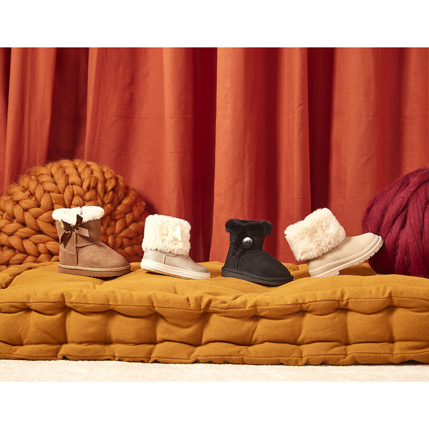 Bottines noires en suédine avec détails en fourrure et bouton fantaisie pour fille 