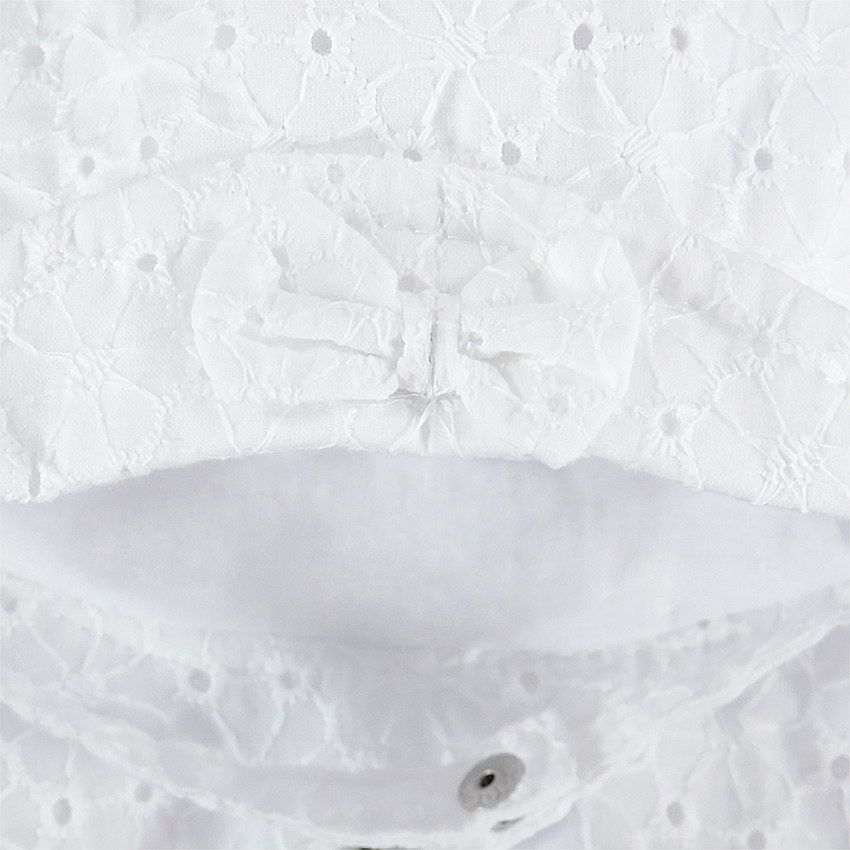 Charlotte en broderie anglaise pour bébé fille 