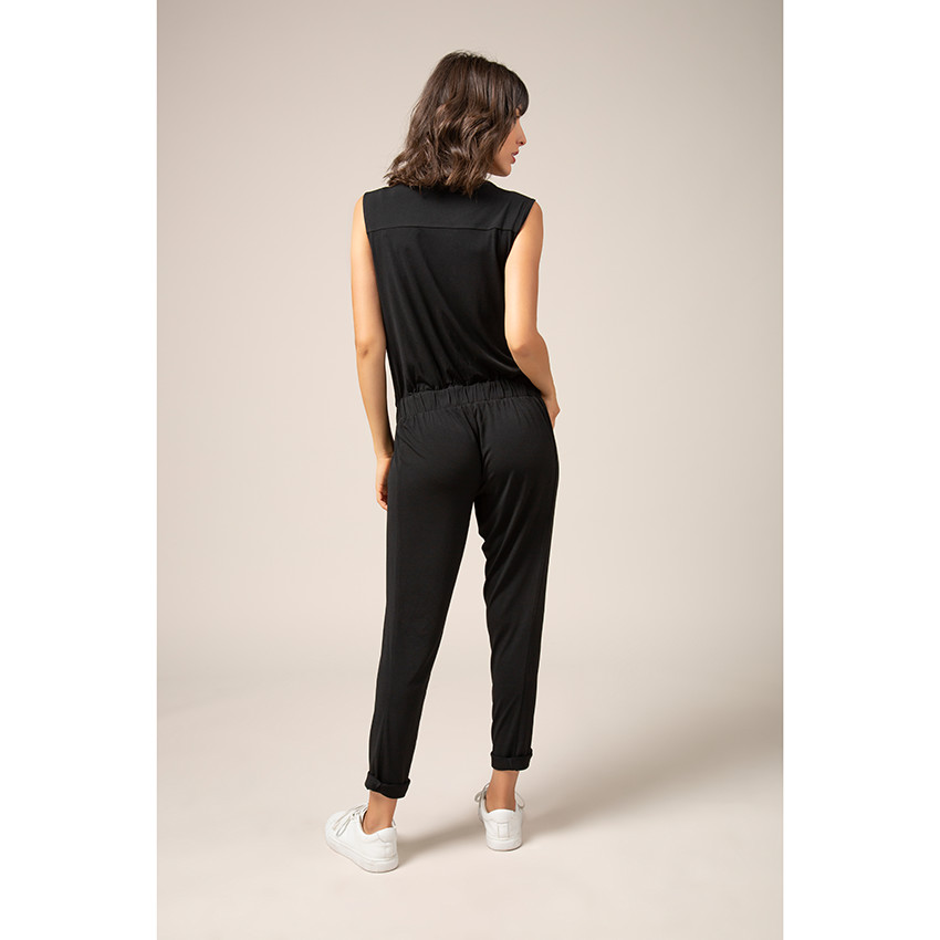 Lange zwangerschapsjumpsuit met verstelbare riem 