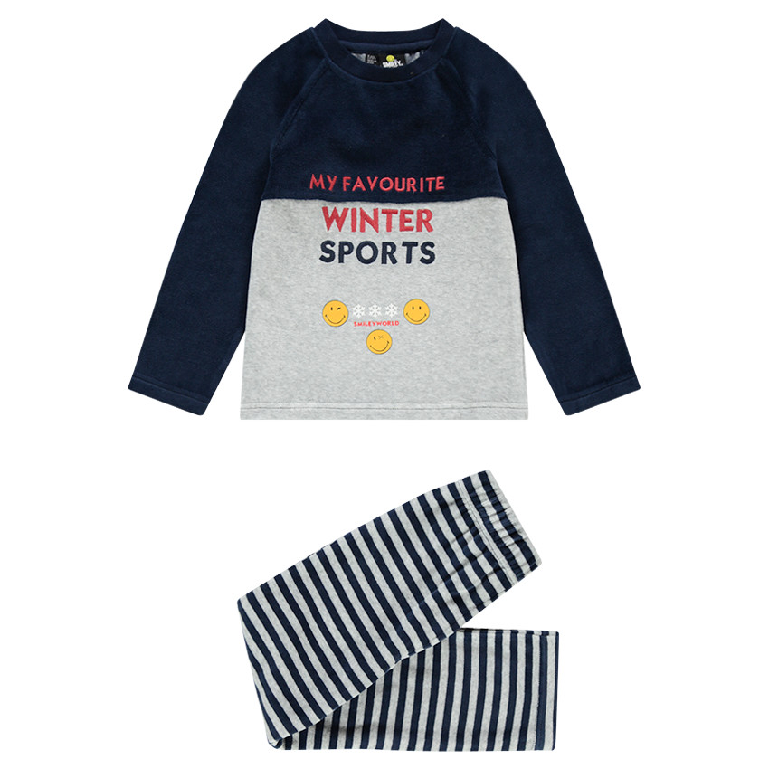 Pyjama van velours in twee kleuren met geborduurde opschriften en ©Smiley-prints 