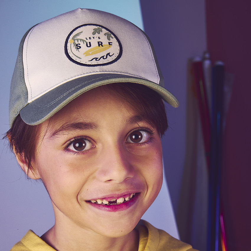 Tweekleurige surfpatch pet voor jongen 