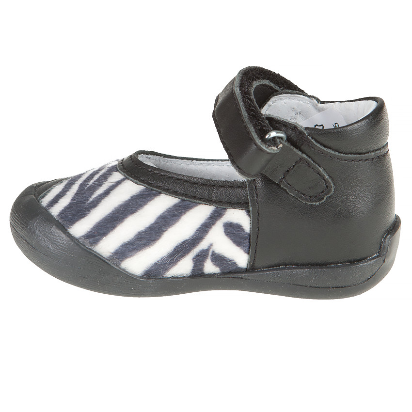 Baby's in leder in zwarte kleur met inzetstuk in zebra 