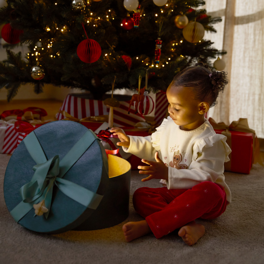 Set pyjama velours de Noël pour bébé fille avec finitions différentes selon l'âge 