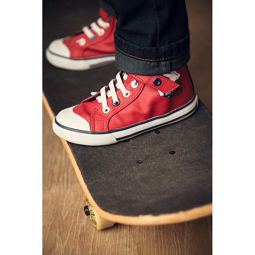 Baskets montantes à lacets et scratch print casque 