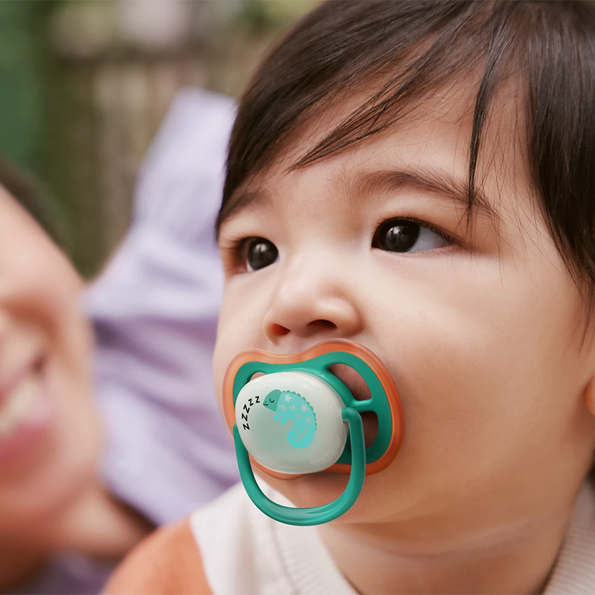 Lot de 2 sucettes silicone 6-18M Ultra Air nuit décorées 