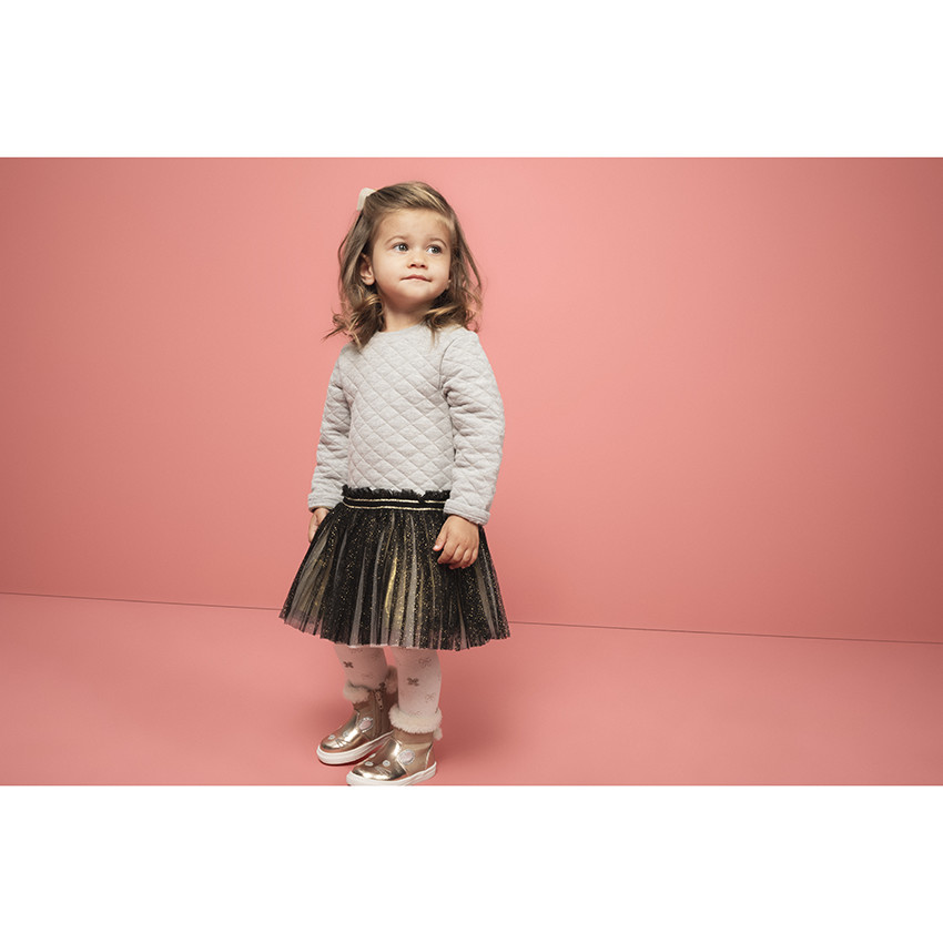 Halfhoge laarzen uit twee materialen met diermotief en namaakbont en bovenaan 