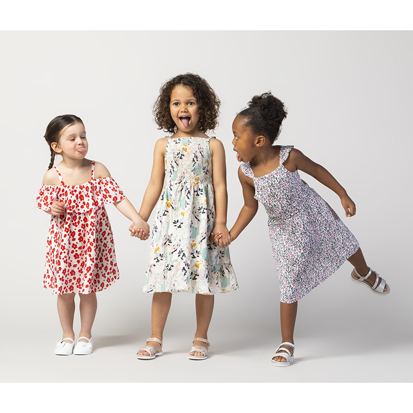 Robe blanche volantée imprimée fleurs rouges pour fille 