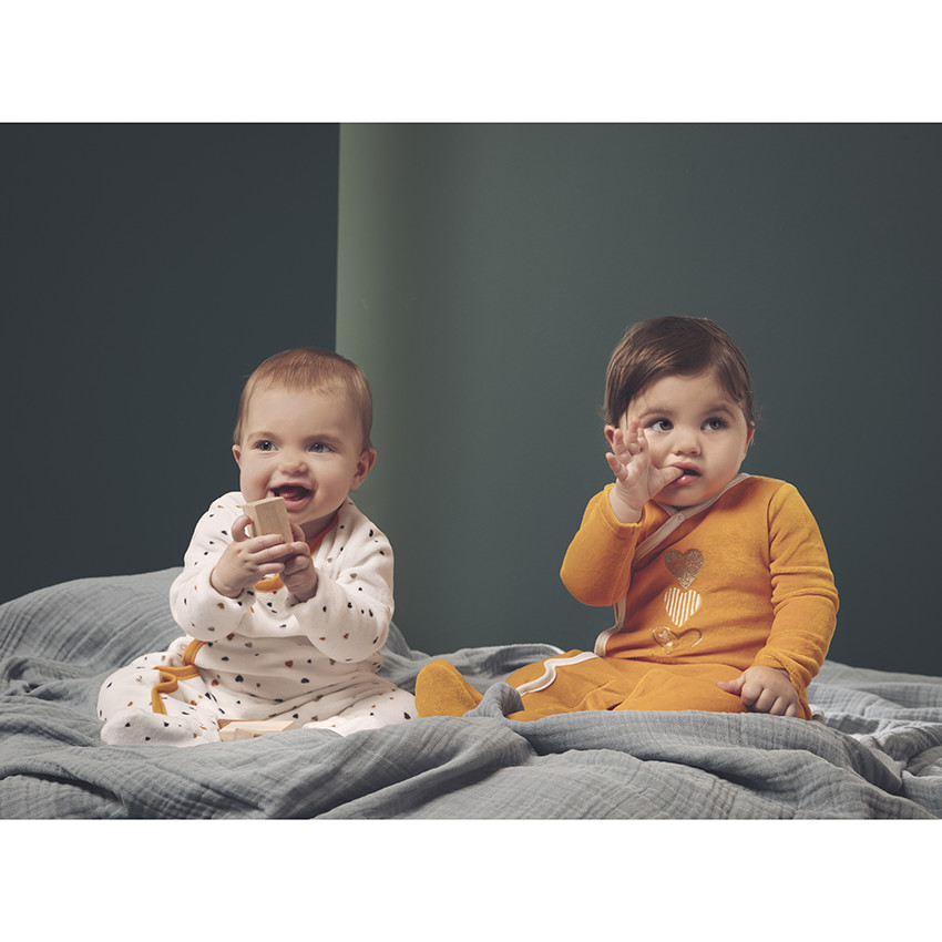 Set van 2 fluwelen onesies met hartjes voor babymeisjes. 