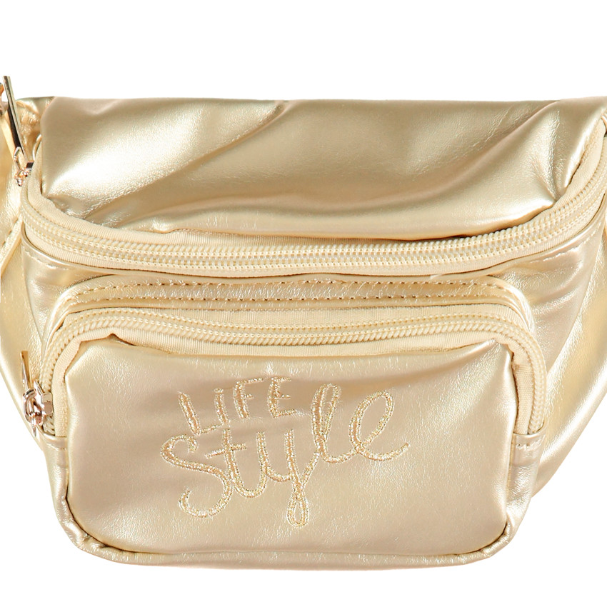 Gouden heuptasje met geborduurd opschrift 